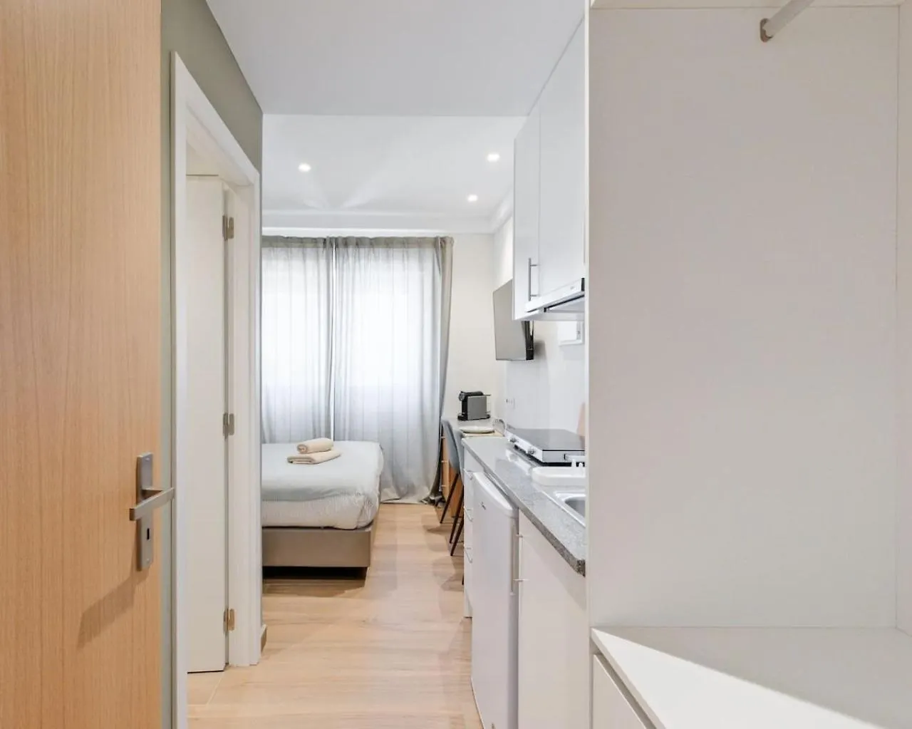 Lovely Studio Fully Equipped Near Subway N13 Lisbon 0*,  Portugal