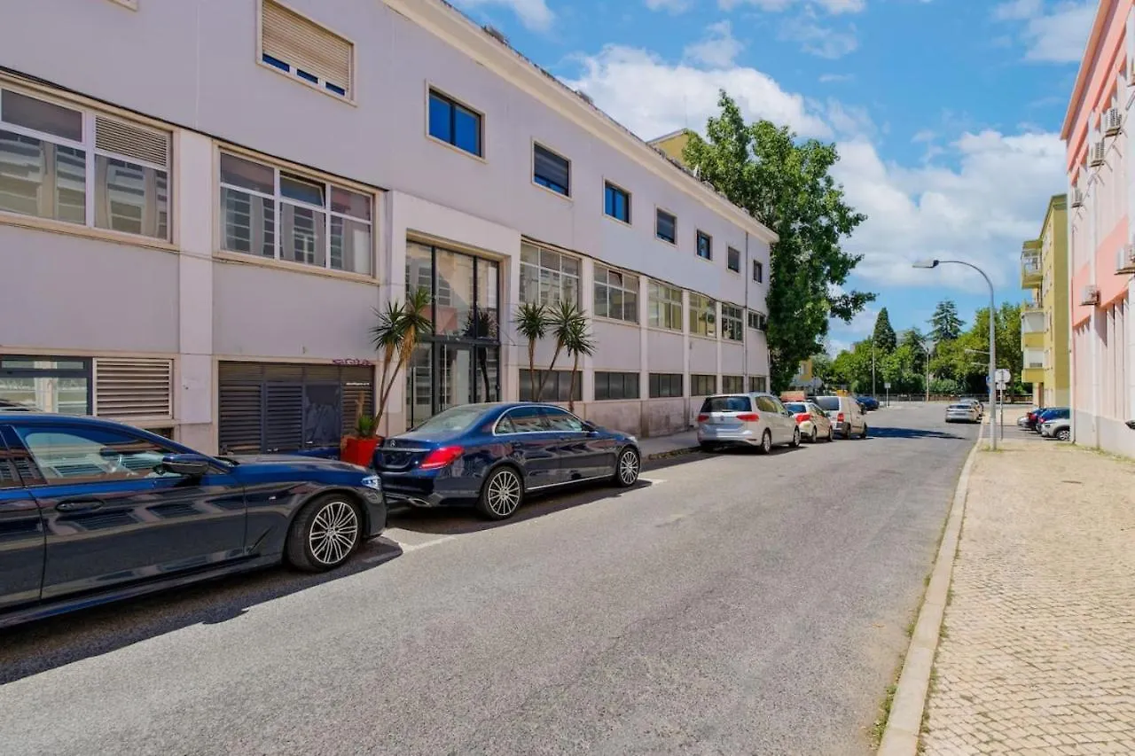 Lovely Studio Fully Equipped Near Subway N13 Lisbon Portugal
