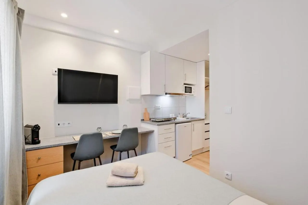 Lovely Studio Fully Equipped Near Subway N13 Lisbon Apartment