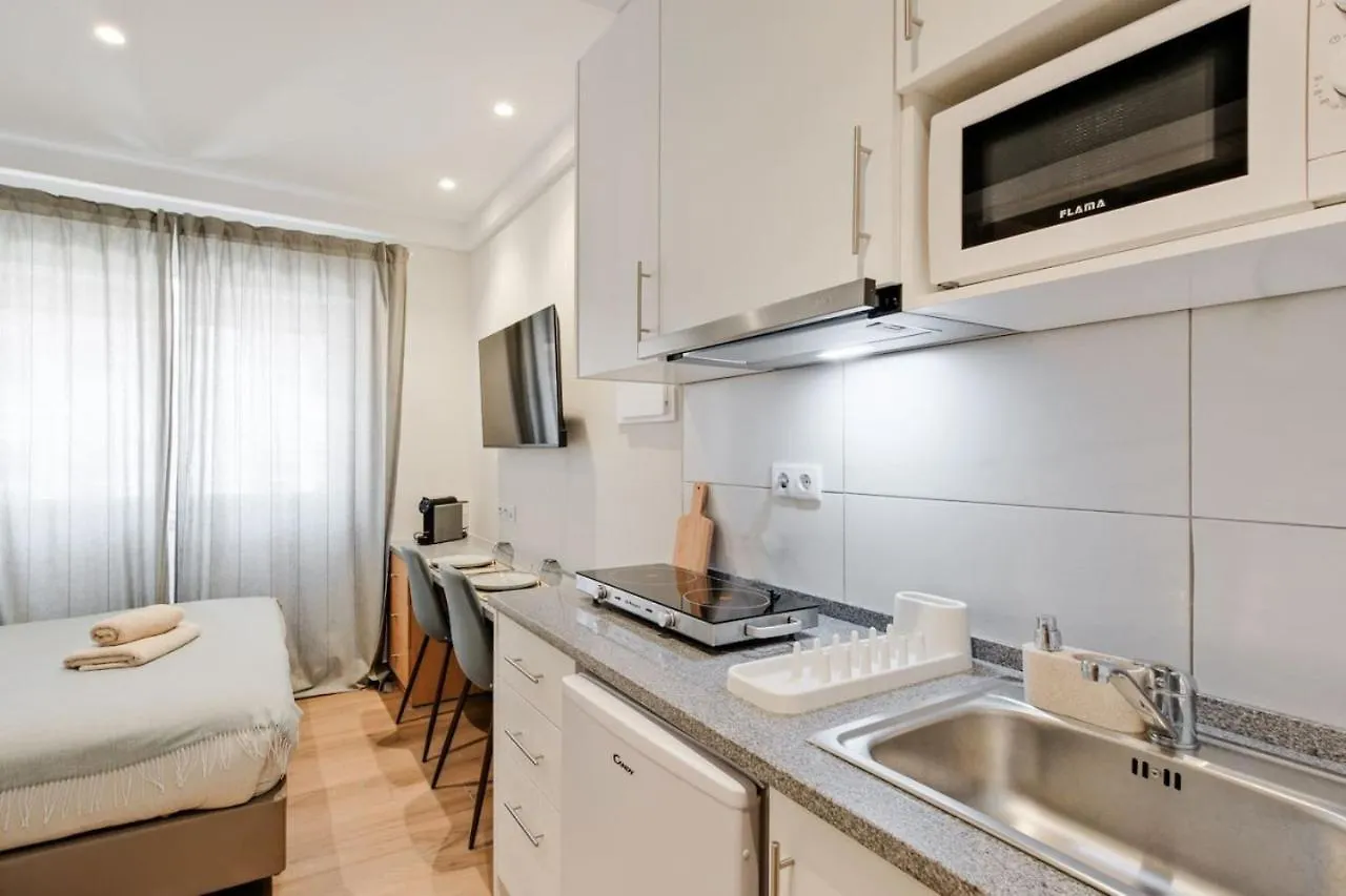 Lovely Studio Fully Equipped Near Subway N13 Lisbon